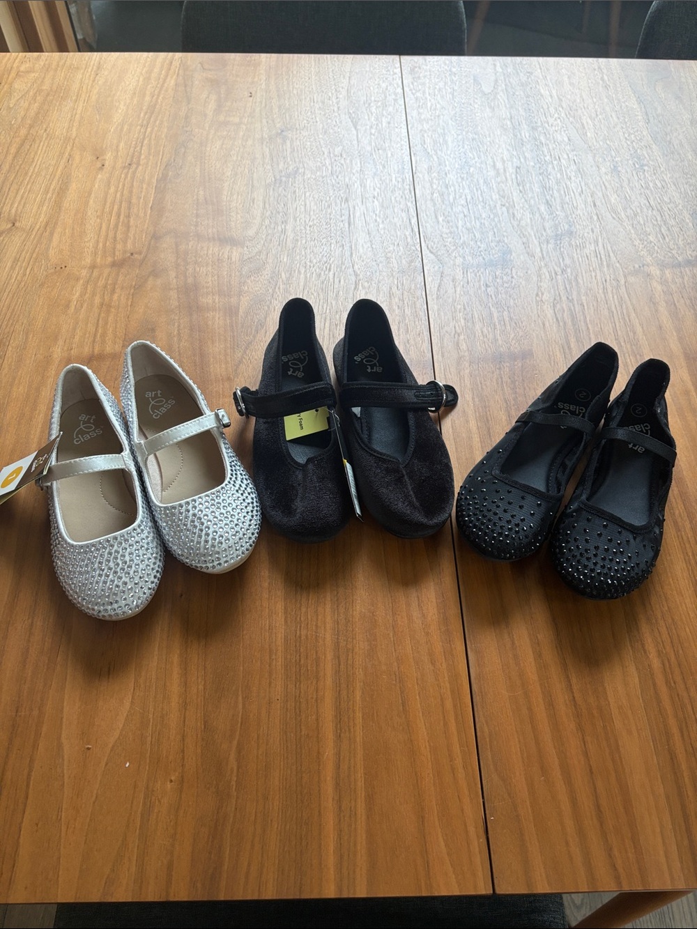 Kid dress shoes// art class